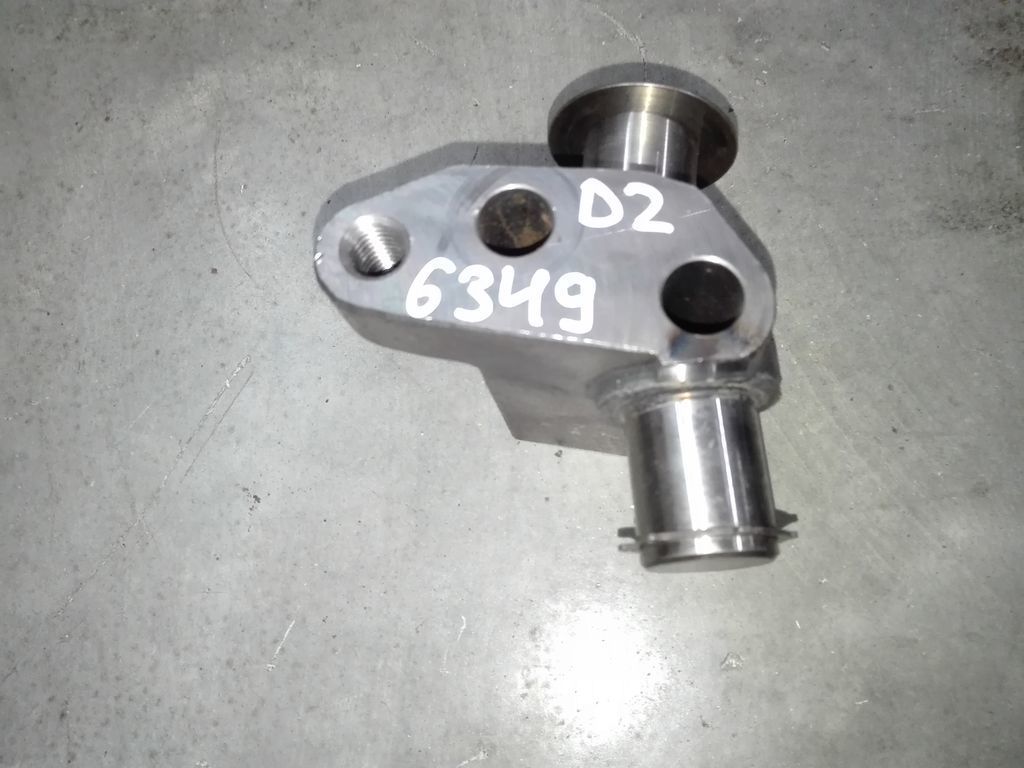 блок коромысел клапанов XE315C б/у \ нет коромысел